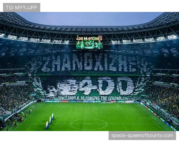 看台风景：皇马客场球迷区展示巨幅TIFO致敬传奇迪斯蒂法诺